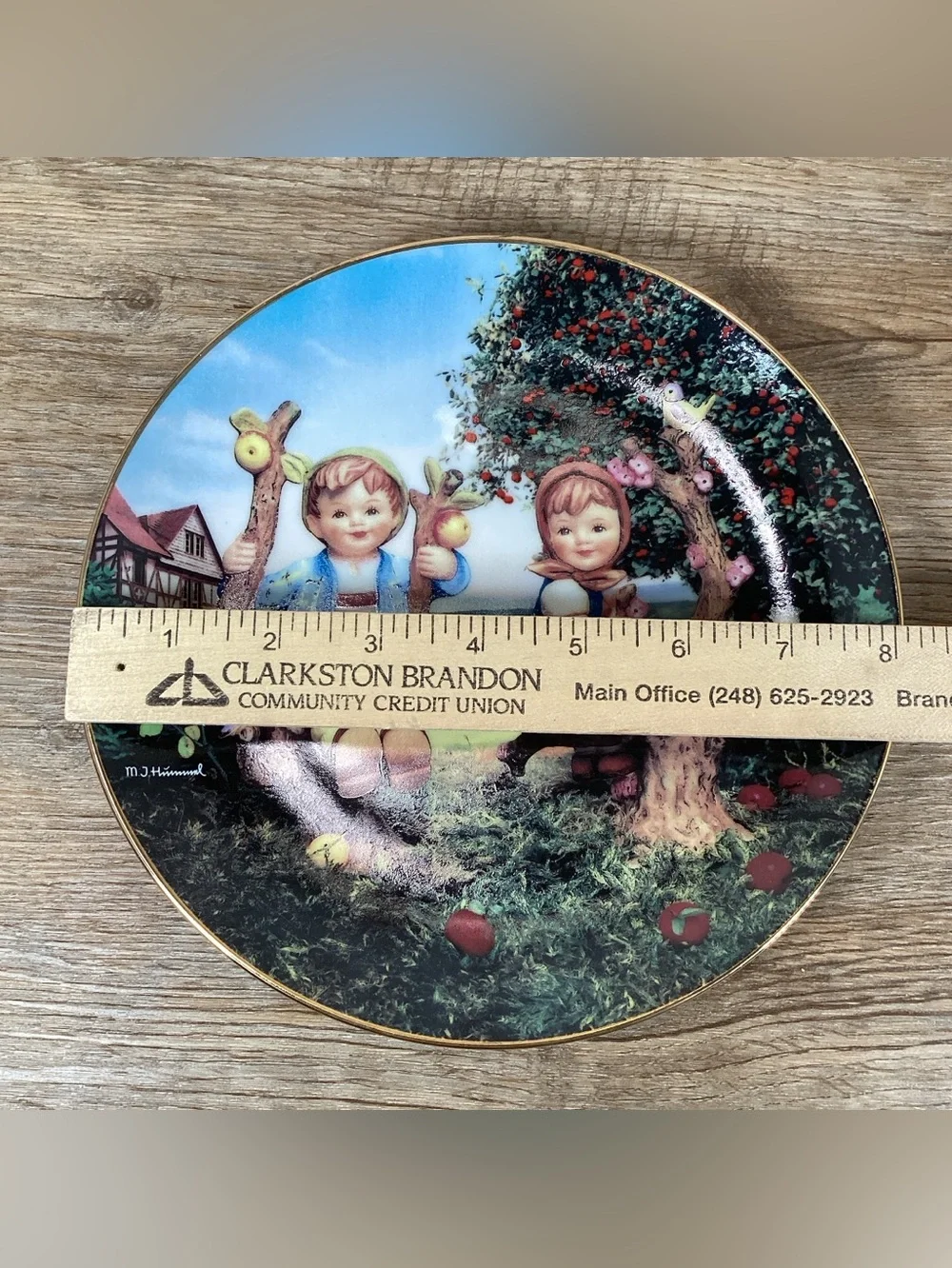 Hummel 1989 “Apple Tree Boy & Girl” Little Companions Plate Danbury Mint Q9971